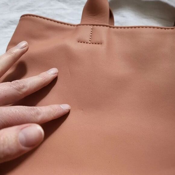 Universal Thread Ladies Faux Leather Hand Bag - Picture 2 of 8